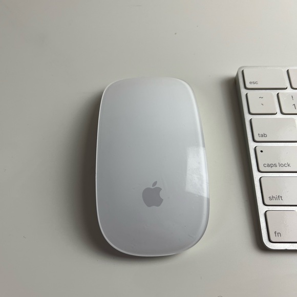 Apple Magic Keyboard and Mouse Combo - Silver and White - Picture 3 of 3